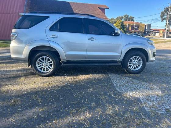 TOYOTA HILUX SW4 3.0 SRV 4X4 16V TURBO INTERCOOLER DIESEL 4P AUTOMÁTICO TOYOTA HILUX SW4 3.0 SRV 4X4 16V TURBO INTERCOOLER DIESEL 4P AUTOMÁTICO